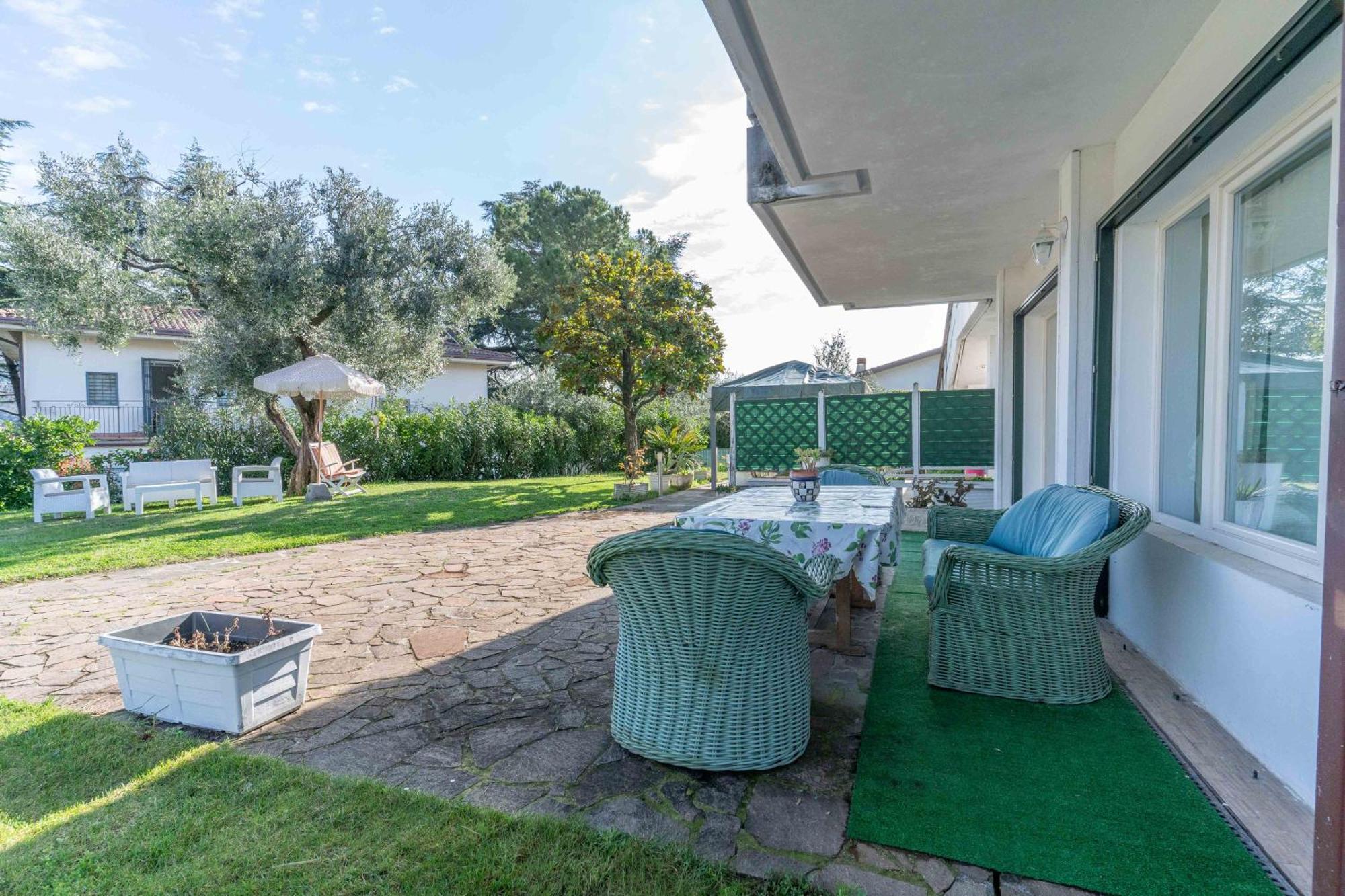Ampia Dimora A Salo Con Parcheggio E Giardino Apartamento Exterior foto