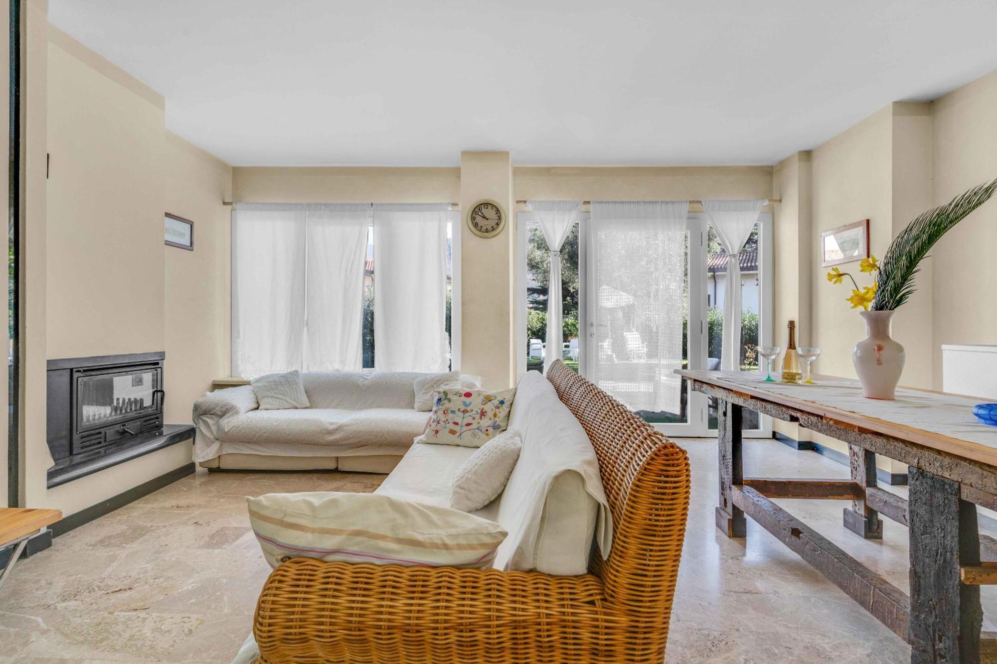 Ampia Dimora A Salo Con Parcheggio E Giardino Apartamento Exterior foto