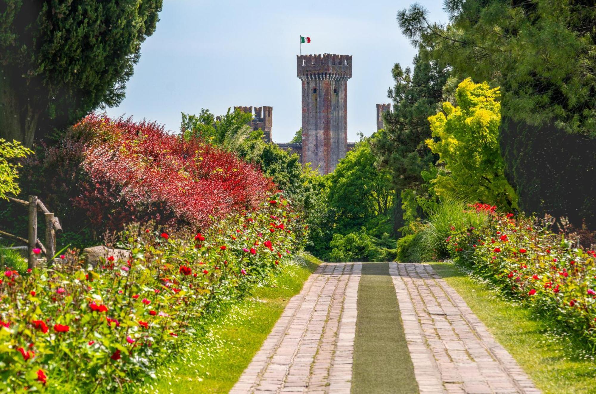 Ampia Dimora A Salo Con Parcheggio E Giardino Apartamento Exterior foto